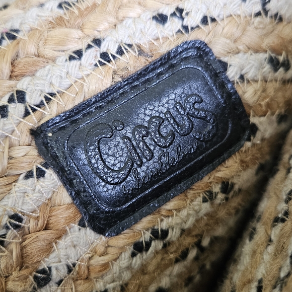 Beige Woven Straw Tote Bag - Picture 3 of 4